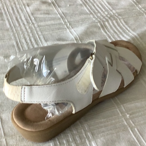 Naturalizer White Leather Adjustable Sandal with Wide Straps for Comfort - Picture 5 of 11